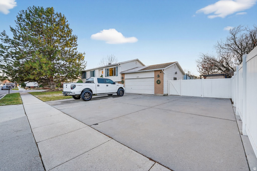 8772 S MIDVALLEY DR West Jordan, UT 84088