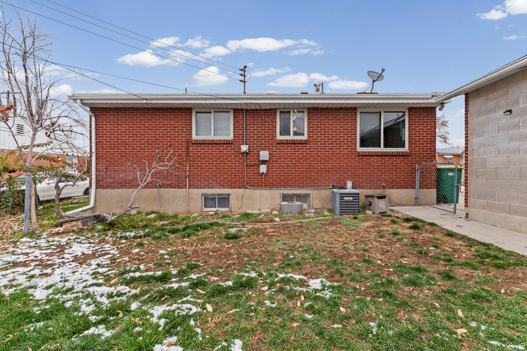 171 W 350 N Clearfield, UT 84015