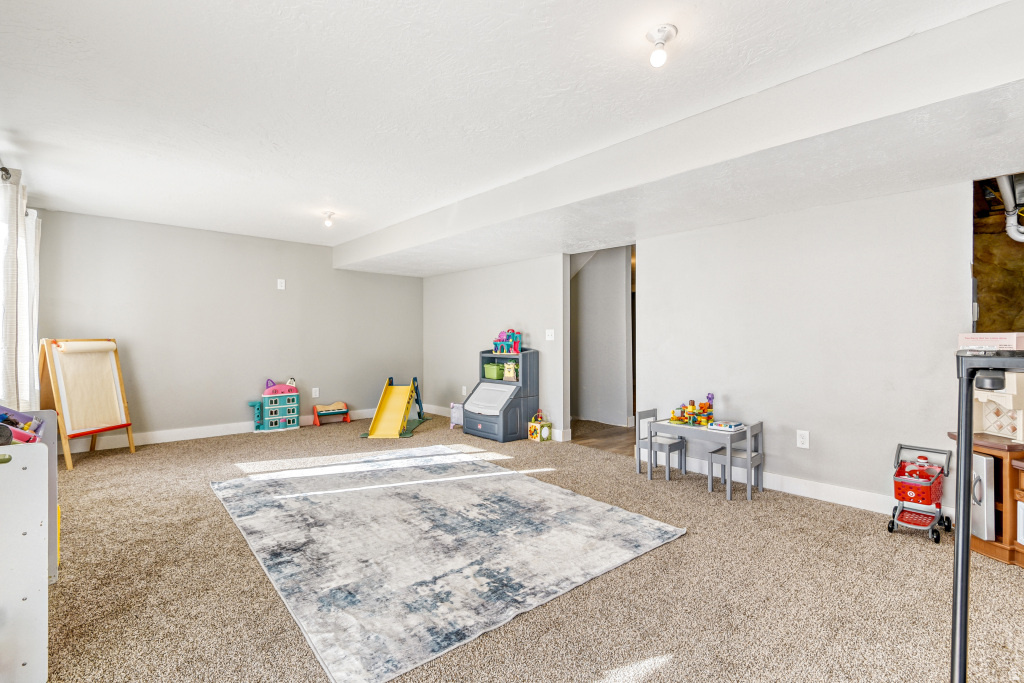 1028 N FREEMAN DR Saratoga Springs, UT 84045