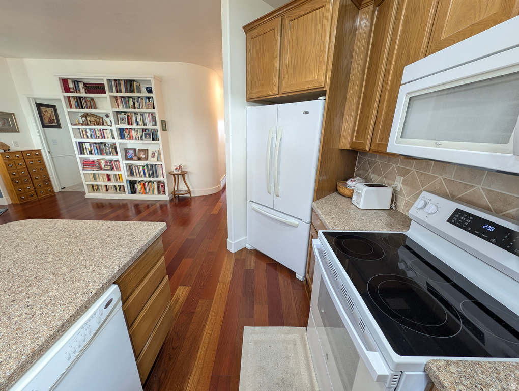 734 N HILLSDALE LN Provo, UT 84606