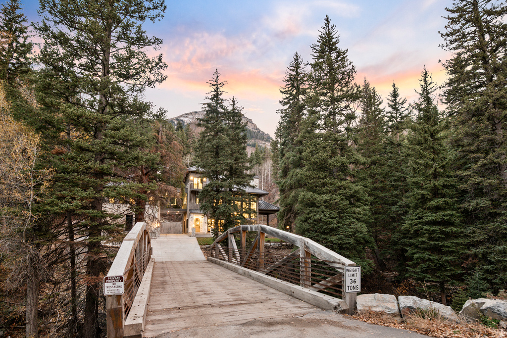 9271 N MILE 23 LN Sundance, UT 84604