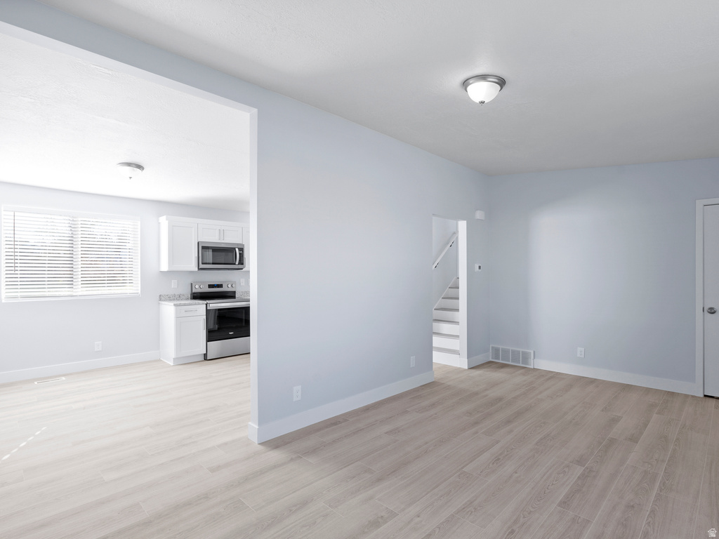 6935 BONNIE ARLENE DR West Valley City, UT 84128