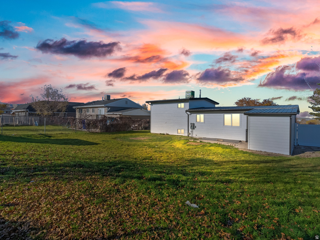 6935 BONNIE ARLENE DR West Valley City, UT 84128