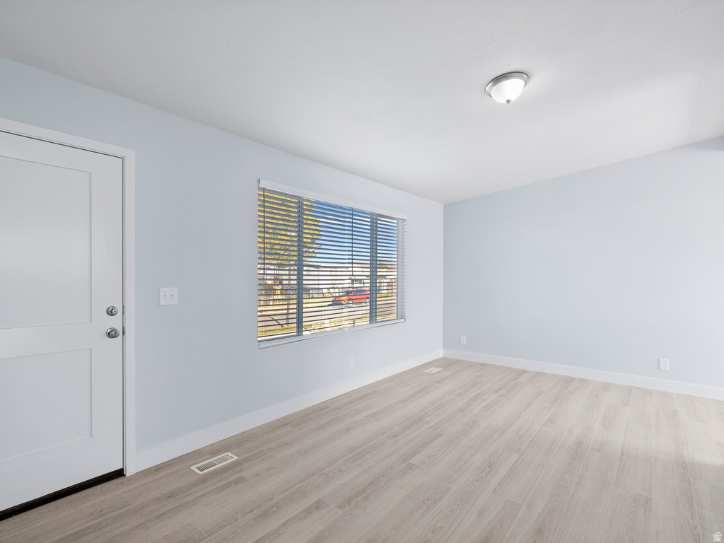 6935 BONNIE ARLENE DR West Valley City, UT 84128