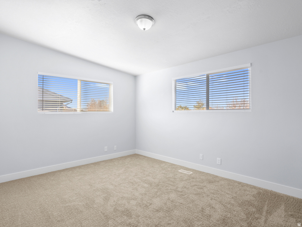 6935 BONNIE ARLENE DR West Valley City, UT 84128