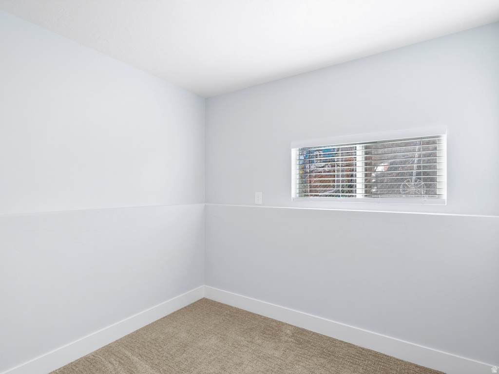 6935 BONNIE ARLENE DR West Valley City, UT 84128