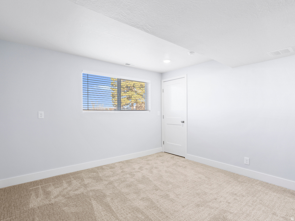 6935 BONNIE ARLENE DR West Valley City, UT 84128