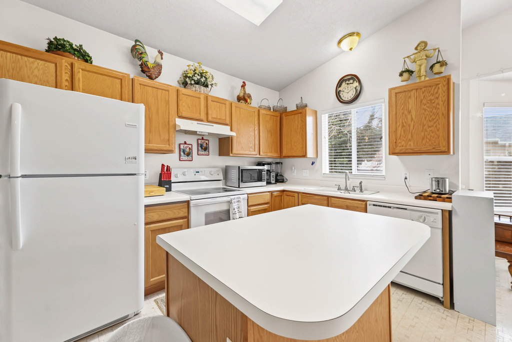 3594 S COUNTRY WEST DR Magna, UT 84044