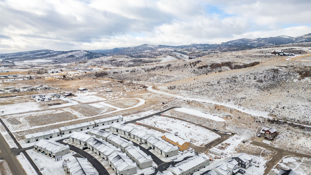 559 N BLUE LAKE ST Garden City, UT 84028