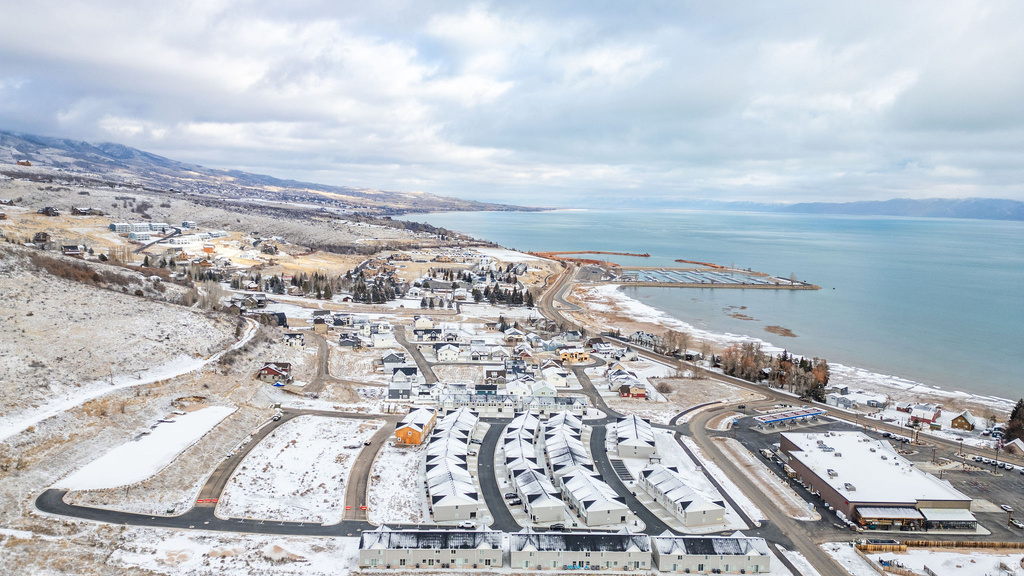 559 N BLUE LAKE ST Garden City, UT 84028