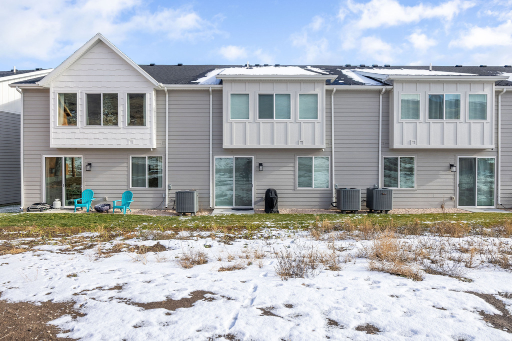 559 N BLUE LAKE ST Garden City, UT 84028