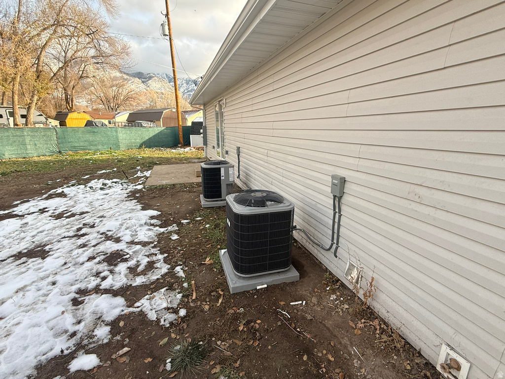 886 WOOD ST Ogden, UT 84404