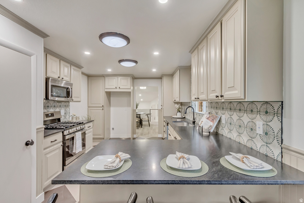 821 NIBLEY CIR Salt Lake City, UT 84106