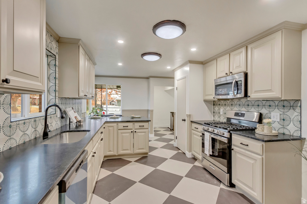 821 NIBLEY CIR Salt Lake City, UT 84106