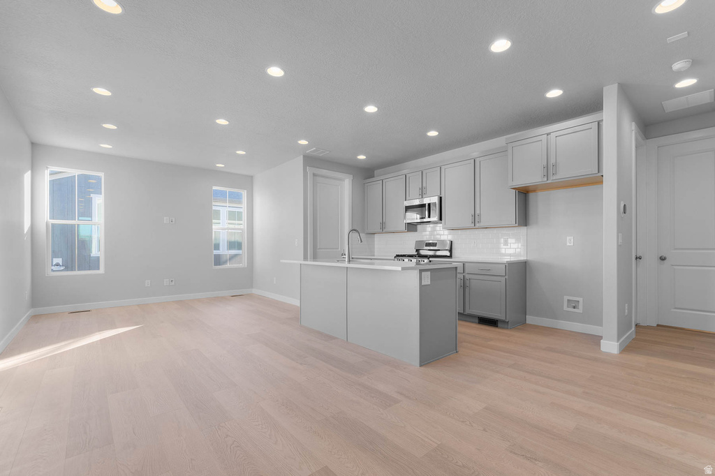 3963 W RED CLOVER DR Lehi, UT 84048