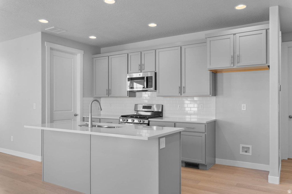 3963 W RED CLOVER DR Lehi, UT 84048