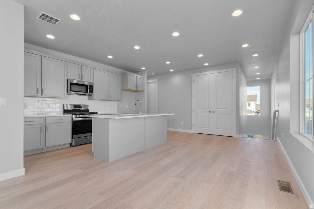 3963 W RED CLOVER DR Lehi, UT 84048