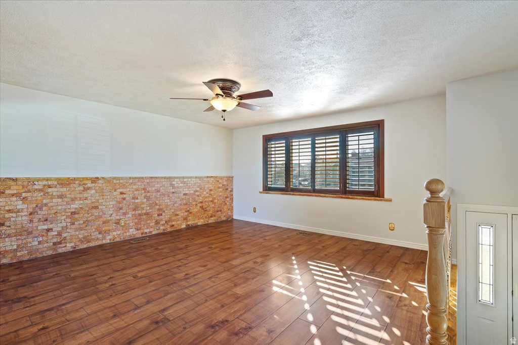 1091 E LARKSPUR DR Sandy, UT 84094