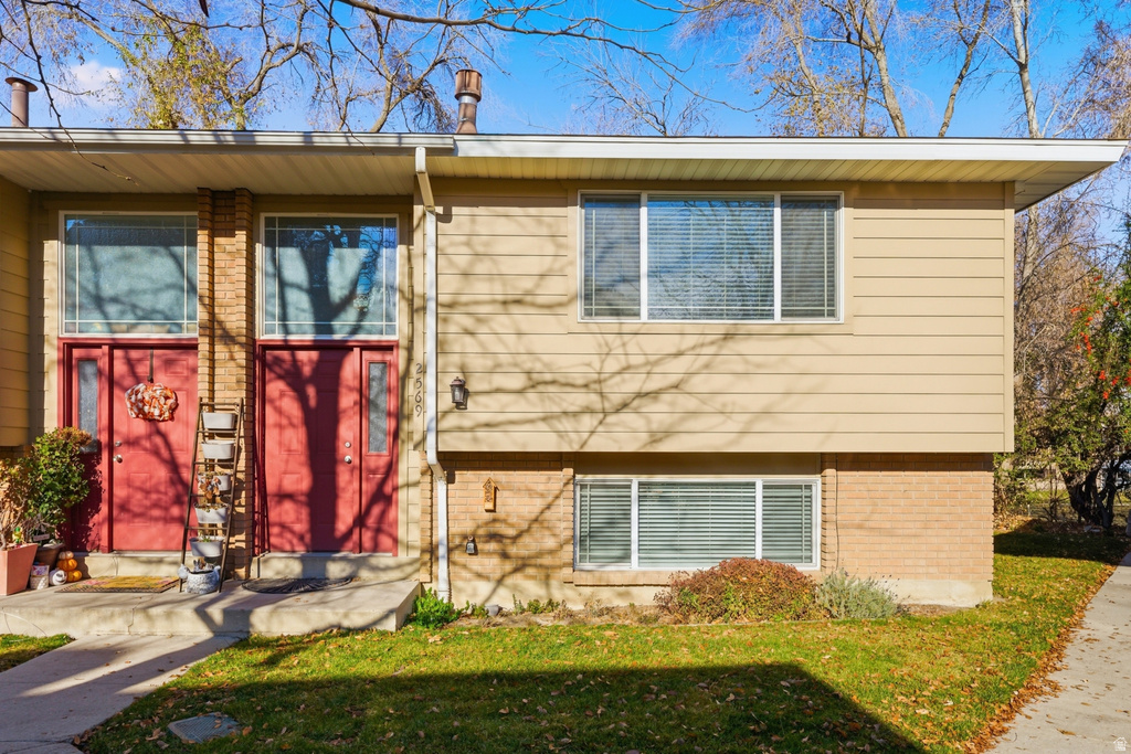 2569 E CANTERBURY LN Cottonwood Heights, UT 84121