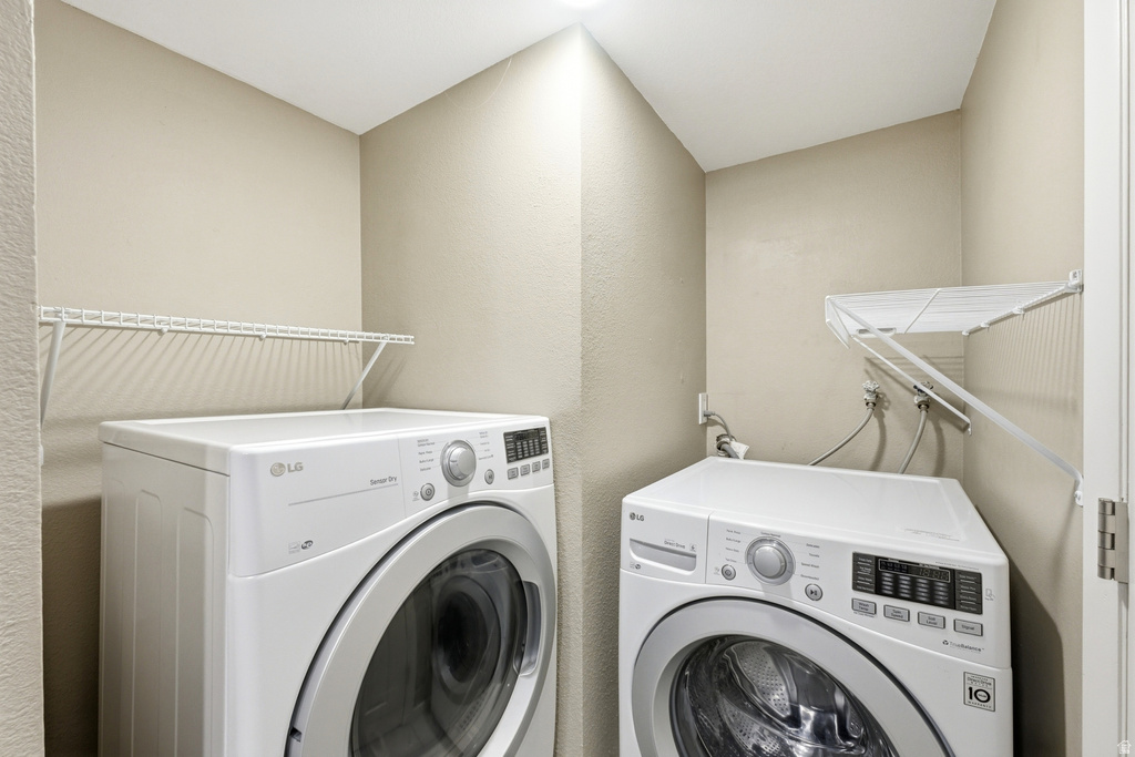 2569 E CANTERBURY LN Cottonwood Heights, UT 84121