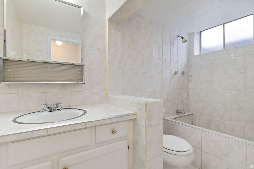 6925 S LEXINGTON DR West Jordan, UT 84084