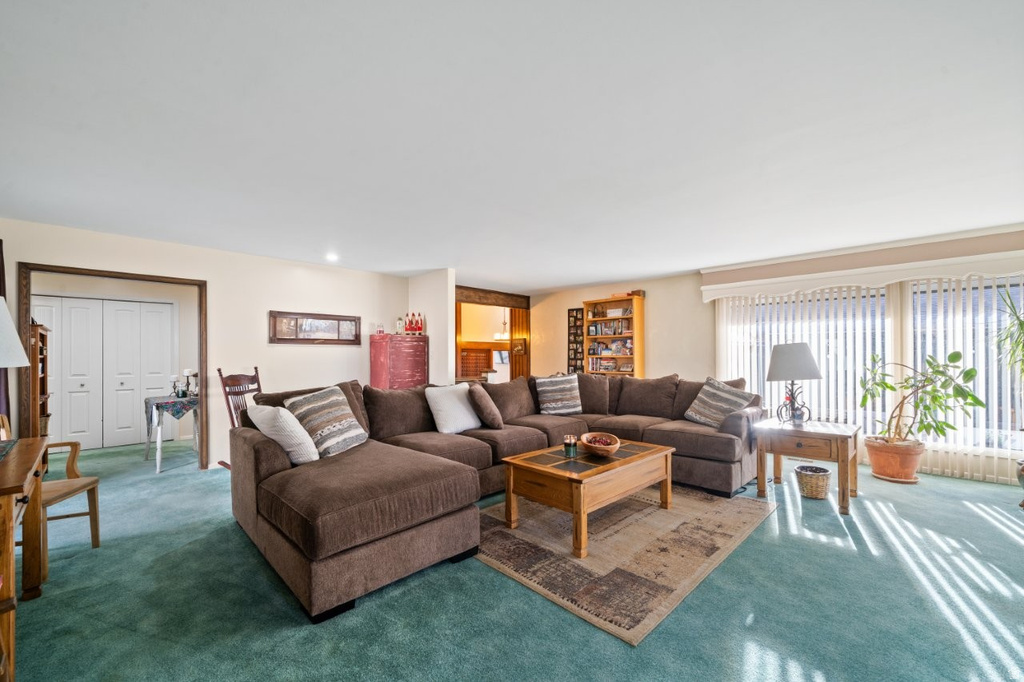 796 NANCY DR South Ogden, UT 84403