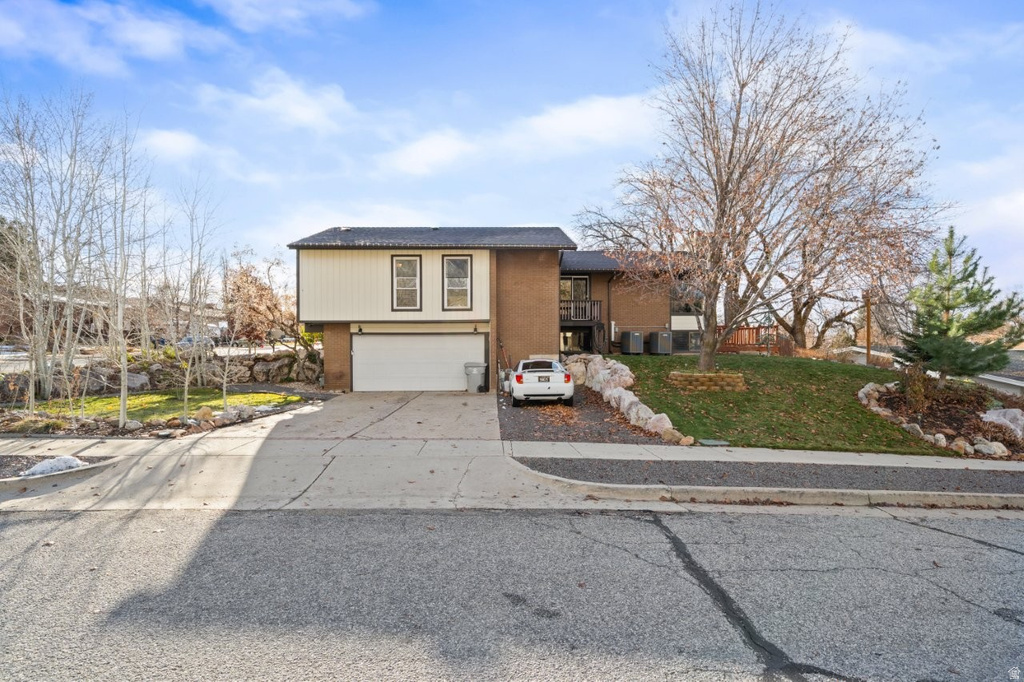 796 NANCY DR South Ogden, UT 84403