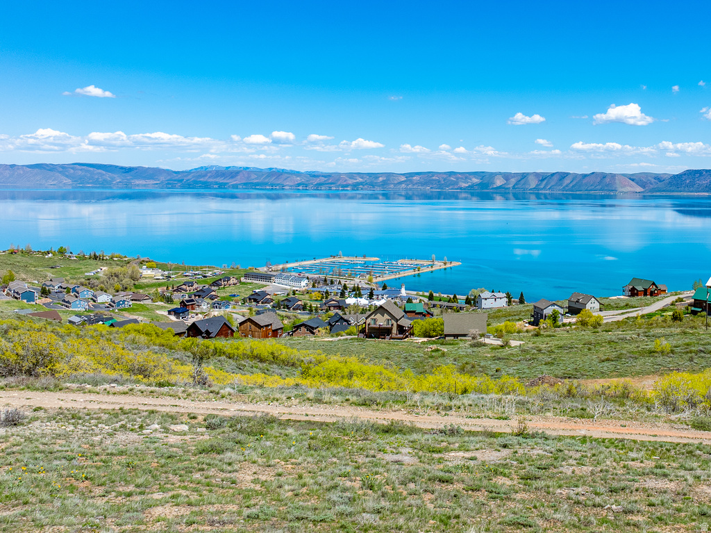 413 N LAKEVIEW TRAVERSE RD Garden City, UT 84028