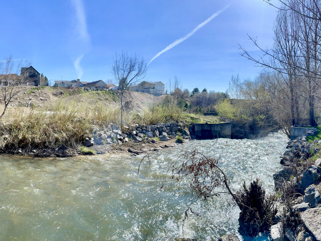 1884 TOWN AND COUNTRY RD Springville, UT 84663