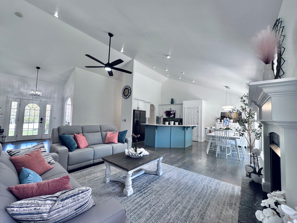 1884 TOWN AND COUNTRY RD Springville, UT 84663