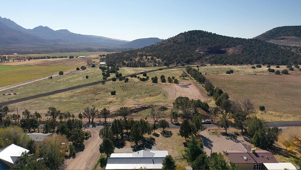 25 N DOC HOLIDAY LN Central, UT 84722