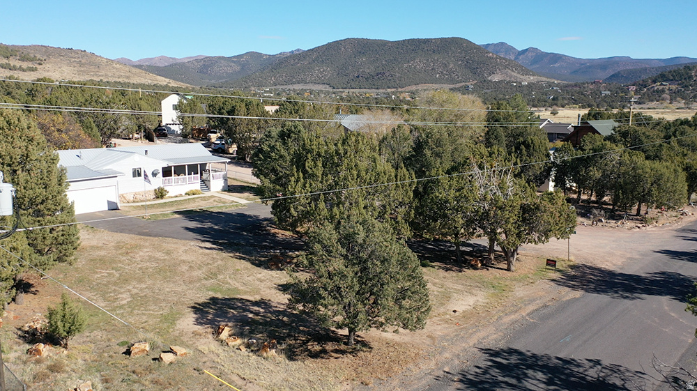 25 N DOC HOLIDAY LN Central, UT 84722