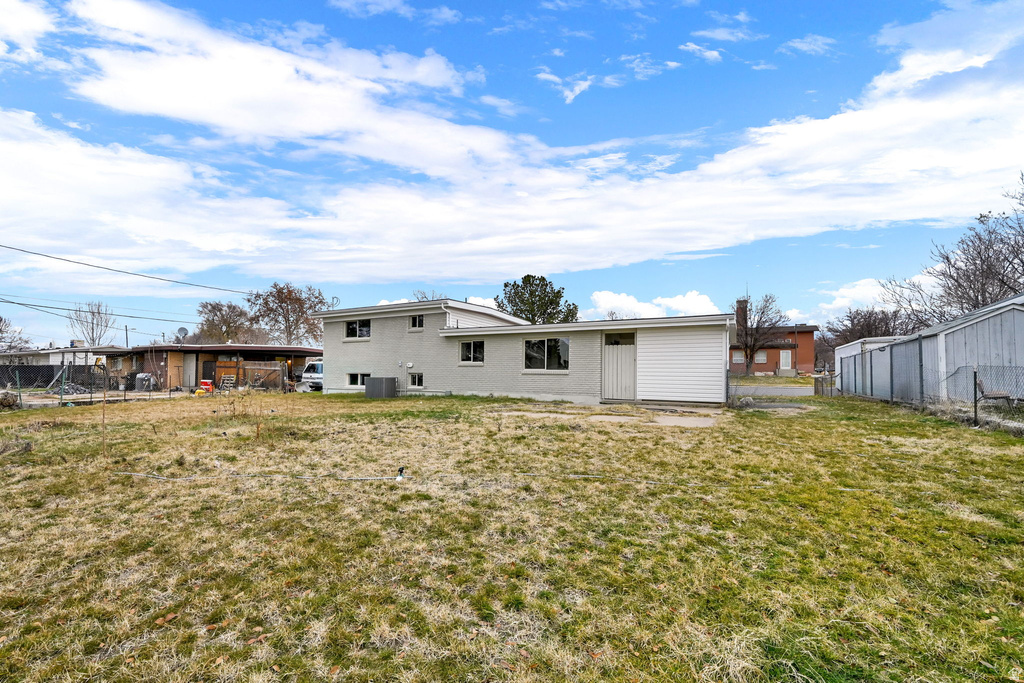 1009 N 250 W Sunset, UT 84015