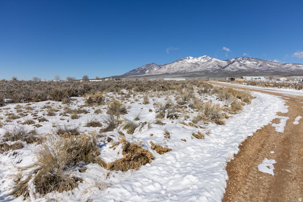 142 S BEEMAN RD La Sal, UT 84530