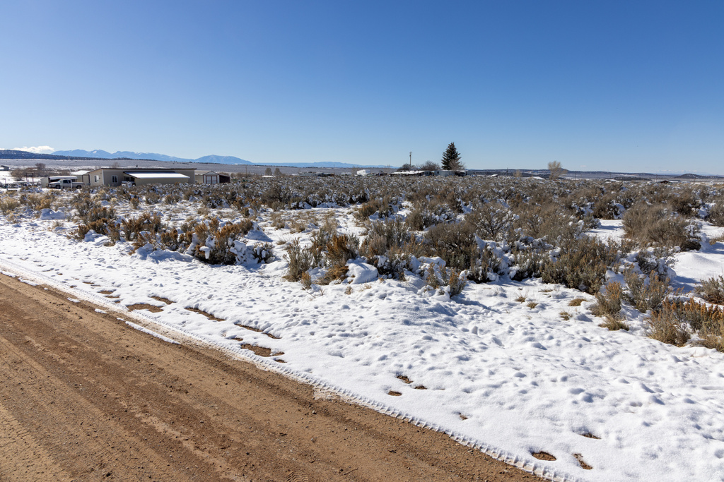 142 S BEEMAN RD La Sal, UT 84530