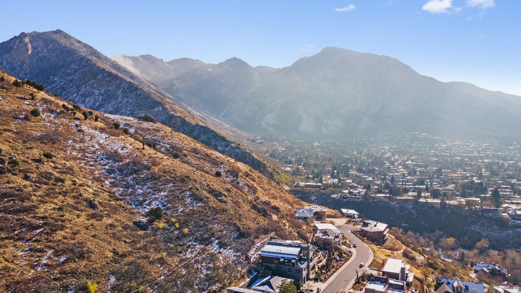 3589 S CRESTWOOD DR Millcreek, UT 84109