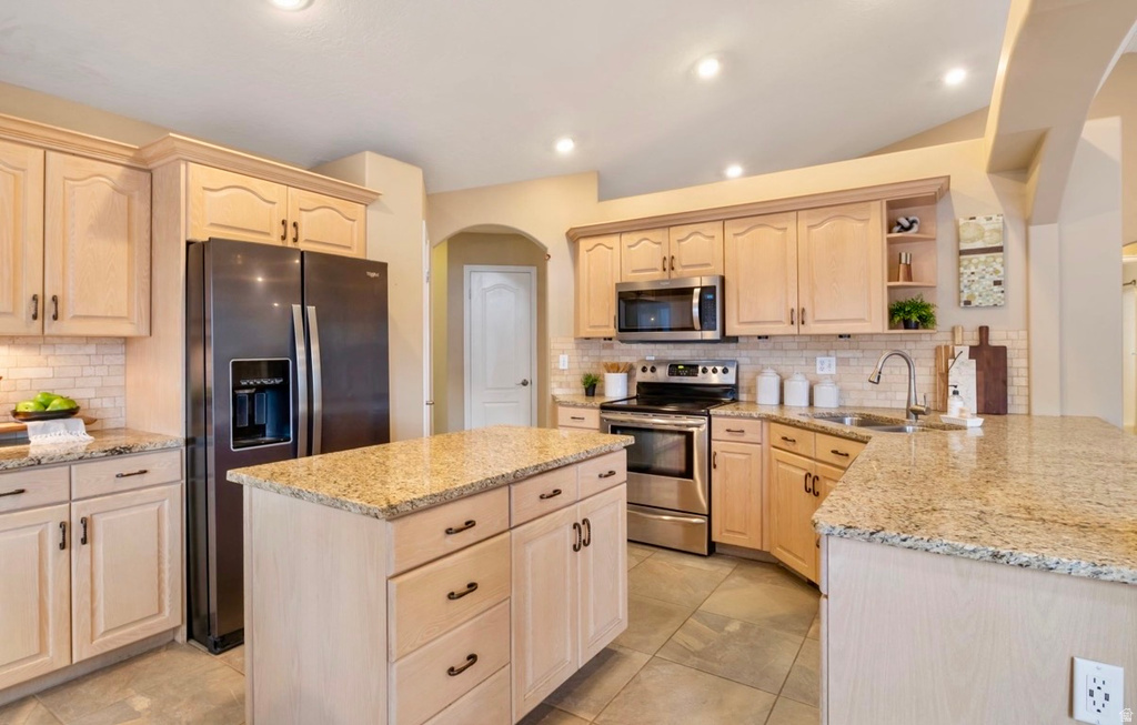 874 AVALON HILLS DR Ogden, UT 84404