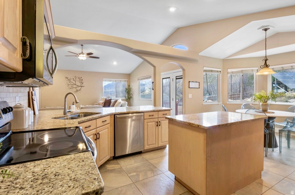 874 AVALON HILLS DR Ogden, UT 84404