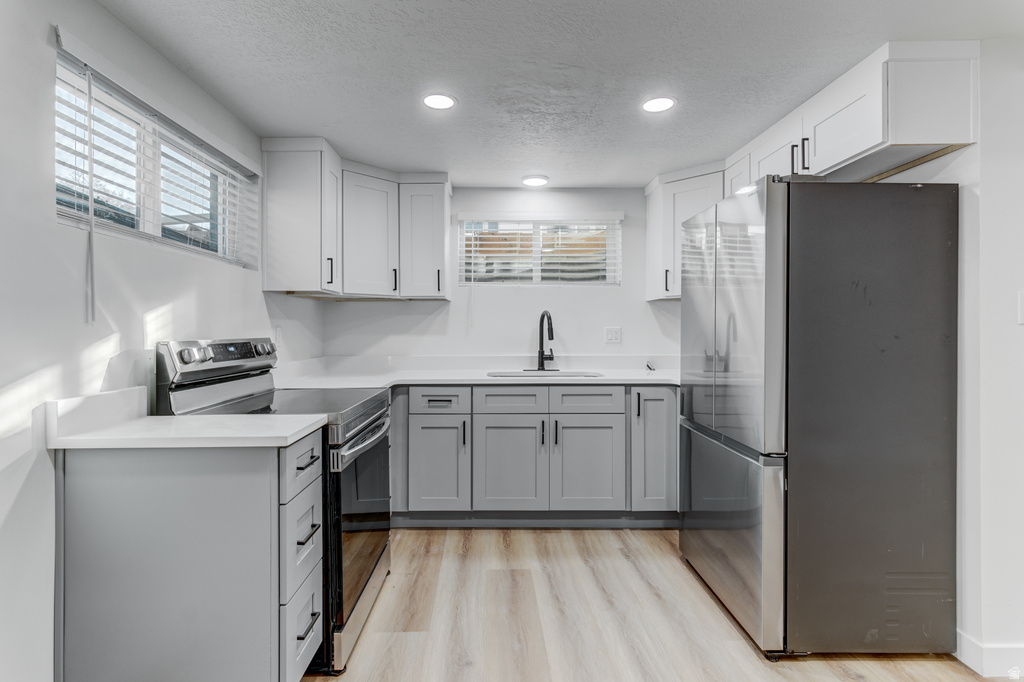 2045 W BOWLING AVE Taylorsville, UT 84129