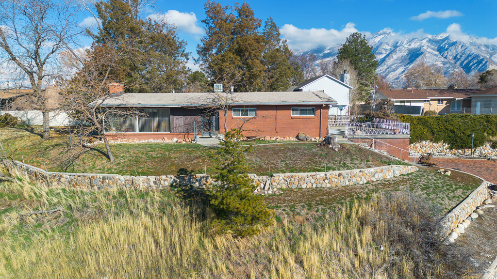 1325 E MILNE LN Cottonwood Heights, UT 84047