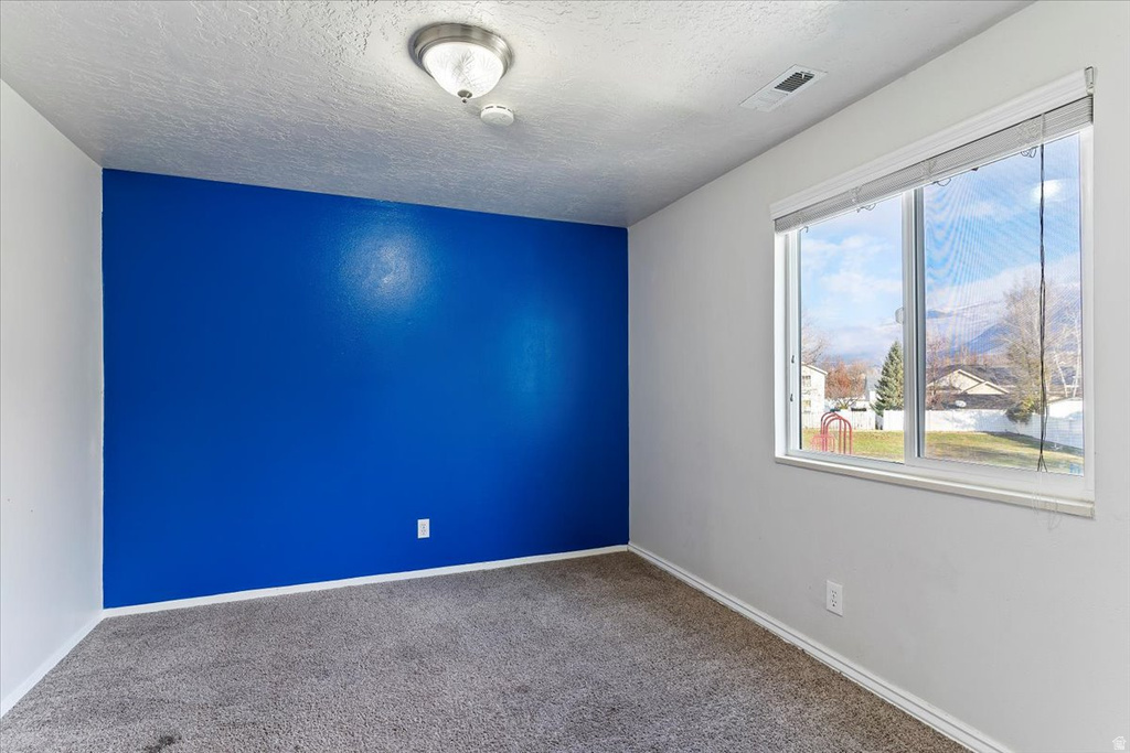 586 W 1950 N Centerville, UT 84014