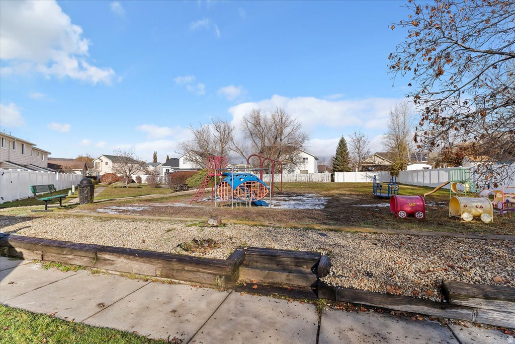 586 W 1950 N Centerville, UT 84014