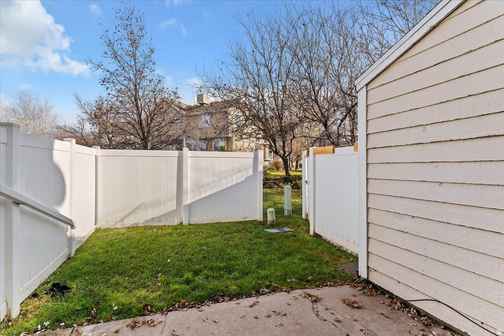 586 W 1950 N Centerville, UT 84014