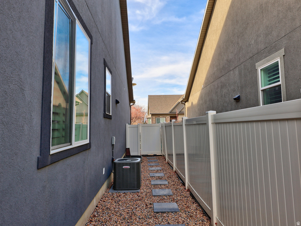 5625 S DUNETREE HILL LN Holladay, UT 84121