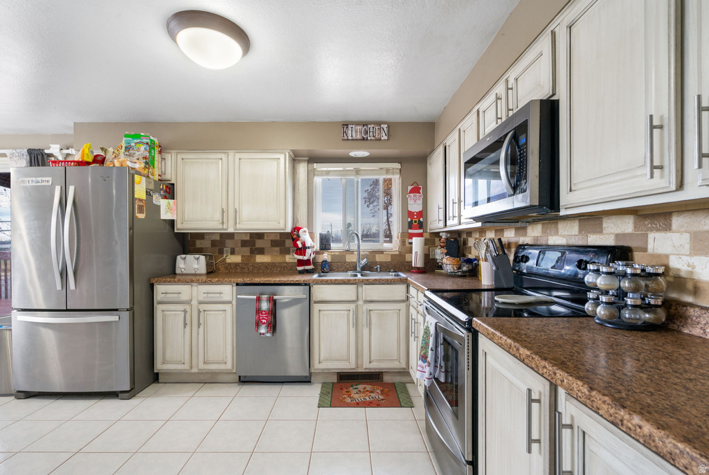 5076 S 4700 W Hooper, UT 84315