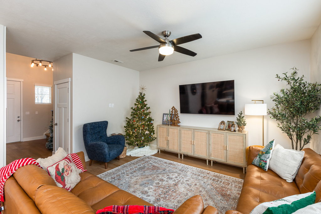 1083 W STONEHAVEN DR North Salt Lake, UT 84054