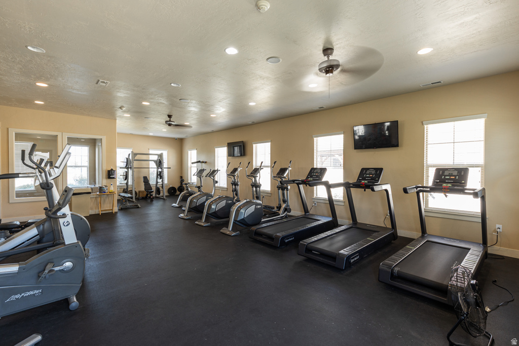 1083 W STONEHAVEN DR North Salt Lake, UT 84054