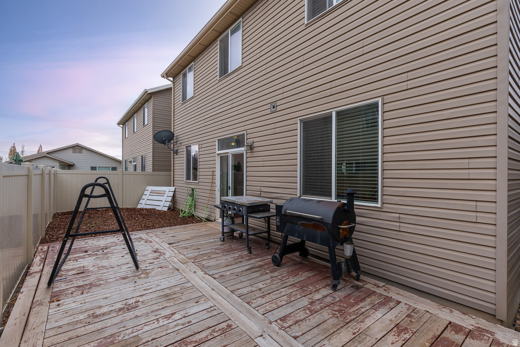 1083 W STONEHAVEN DR North Salt Lake, UT 84054