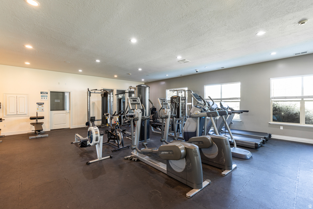 1083 W STONEHAVEN DR North Salt Lake, UT 84054