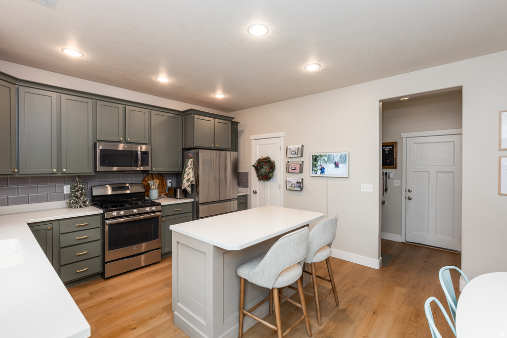 1083 W STONEHAVEN DR North Salt Lake, UT 84054